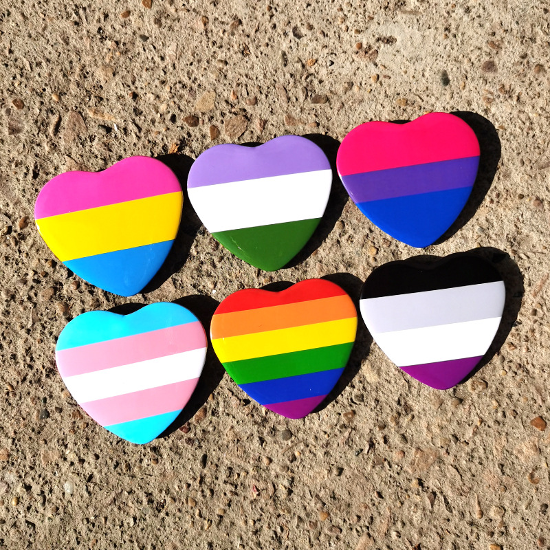 Coloful rainbow Fashion Promotional Fashion Accessories Customizable Heart Botton Tinplate Badge