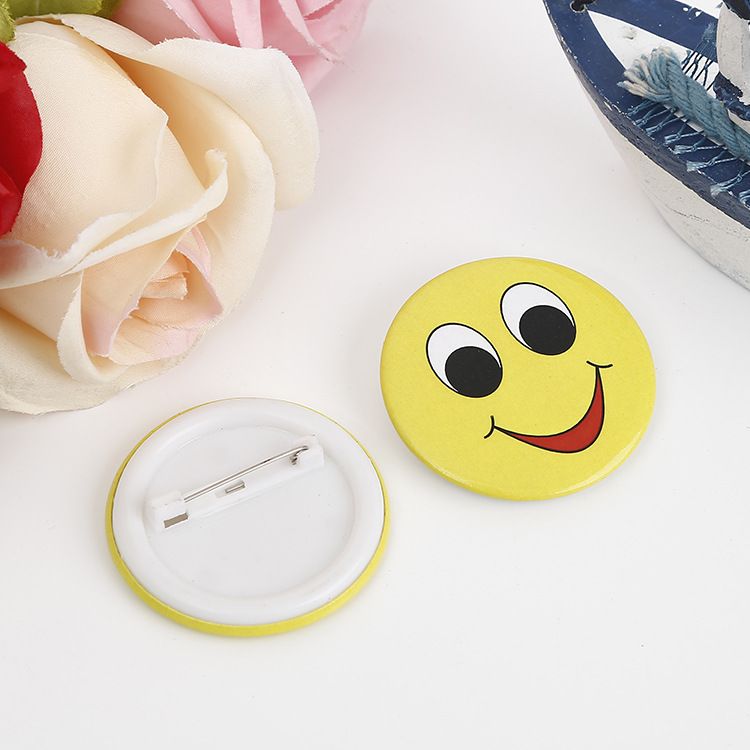 Whosale Smile Face Fashion Promotional Fashion Accessories Customizable Round Botton Tinplate Badge