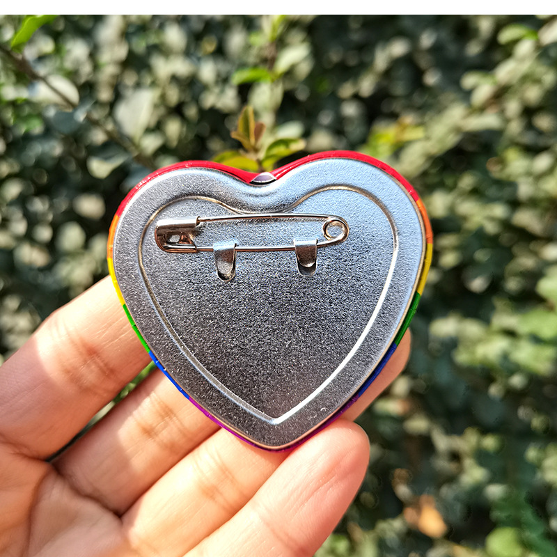 Coloful rainbow Fashion Promotional Fashion Accessories Customizable Heart Botton Tinplate Badge